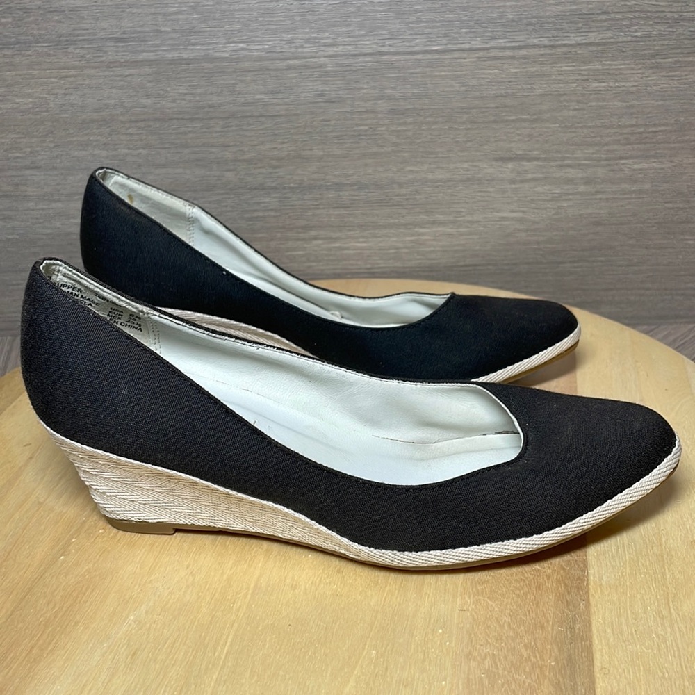Metro 7 almond toe espadrilles in black- Size 6.5